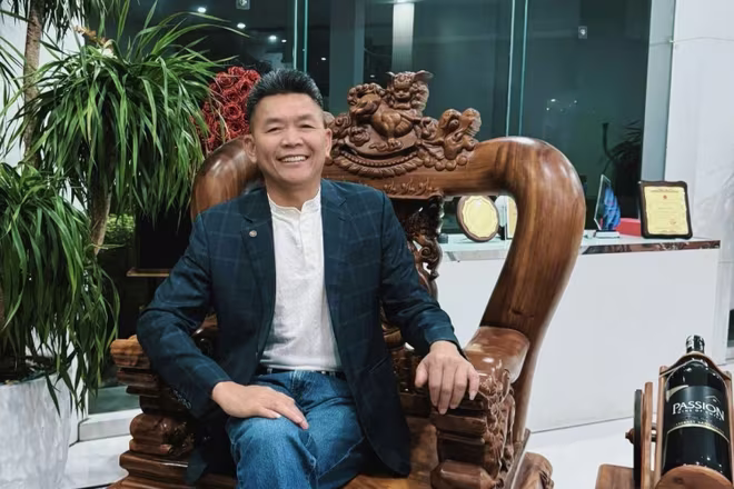 Anh Nguyễn Văn Vinh đang đầu tư 10 đại lý xe máy điện VinFast. Anh Nguyễn Văn Vinh đang đầu tư 10 đại lý xe máy điện VinFast.