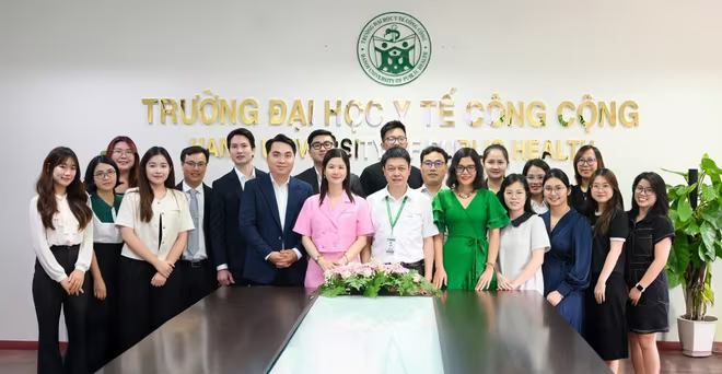 Từ sự kiện kết nối InnovaConnect năm 2024, Trường Đại học Y tế Công cộng và Quỹ VinFuture đã tiến tới triển khai dự án xây dựng chương trình phòng chống thuốc lá điện tử trong học đường kể từ năm 2025. Ảnh: VFP.