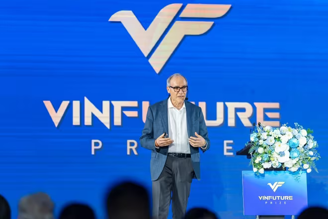 TS. Filippo Giorgi, Trung tâm vật lý lý thuyết quốc tế Abdus Salam (Ý) chia sẻ tại tọa đàm