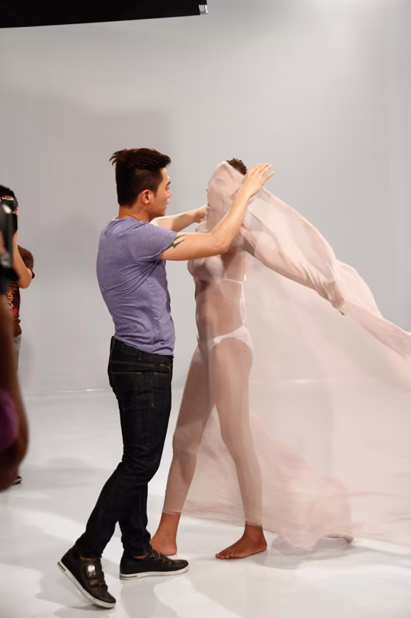 "Phù thủy" Nam Trung dạy Top model tạo dáng ảnh 7