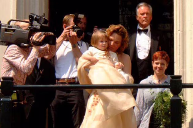 Nữ nghệ sĩ Jennifer Hoes Nữ nghệ sĩ Jennifer Hoes