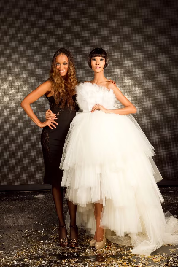 Hoàng Thùy thân mật với siêu mẫu Tyra Banks tại Mỹ ảnh 3 Hoàng Thùy thân mật với siêu mẫu Tyra Banks tại Mỹ ảnh 3