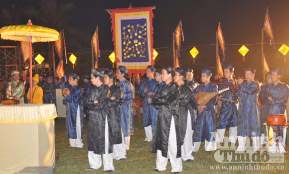 Chủ tế thực hiện Lễ Điện ngọc bạch (dâng ngọc trắng) Một góc Lễ tế Xã Tắc Lễ Hiến tước (dâng rượu) tại bàn thờ Ông Trần Phùng, chủ tịch UBMTTQVN tỉnh TT- Huế là người đại diện cho các tầng lớp nhân dân đứng ra làm chủ tế Chủ tế trước bàn thờ Lãnh đạo tỉnh TT- Huế dâng hương Đội trống kèn tấu nhạc trong Lễ tế Xã Tắc Lễ tế đàn Xã Tắc diễn ra trong không khí uy nghiêm và trang trọng Chủ tế thực hiện Lễ Điện ngọc bạch (dâng ngọc trắng) Một góc Lễ tế Xã Tắc Lễ Hiến tước (dâng rượu) tại bàn thờ Ông Trần Phùng, chủ tịch UBMTTQVN tỉnh TT- Huế là người đại diện cho các tầng lớp nhân dân đứng ra làm chủ tế Chủ tế trước bàn thờ Lãnh đạo tỉnh TT- Huế dâng hương Đội trống kèn tấu nhạc trong Lễ tế Xã Tắc Lễ tế đàn Xã Tắc diễn ra trong không khí uy nghiêm và trang trọng