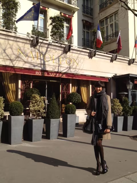 Hoàng Thùy khoe dáng tại kinh đô thời trang Paris ảnh 2 Hoàng Thùy khoe dáng tại kinh đô thời trang Paris ảnh 2