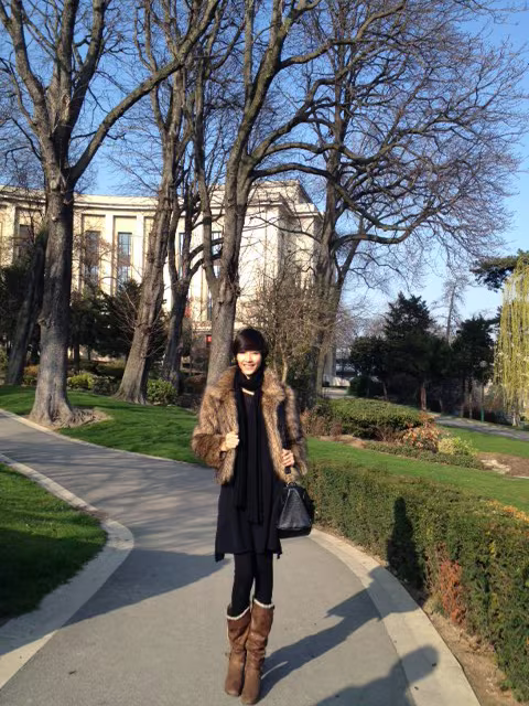 Hoàng Thùy tiếp tục khám phá Paris ảnh 11