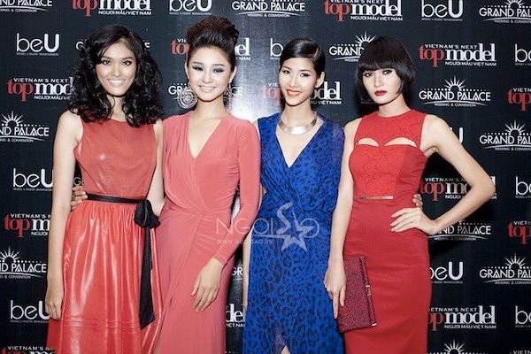 Hoàng Thùy rơi nước mắt trong tiệc mừng chiến thắng ảnh 7 Hoàng Thùy rơi nước mắt trong tiệc mừng chiến thắng ảnh 7