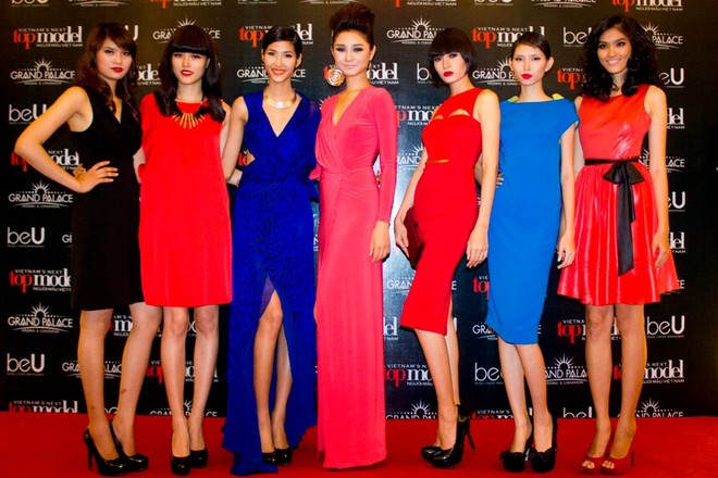 Hoàng Thùy rơi nước mắt trong tiệc mừng chiến thắng ảnh 8 Hoàng Thùy rơi nước mắt trong tiệc mừng chiến thắng ảnh 8