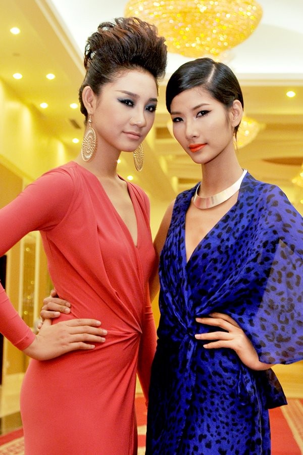 Hoàng Thùy rơi nước mắt trong tiệc mừng chiến thắng ảnh 3 Hoàng Thùy rơi nước mắt trong tiệc mừng chiến thắng ảnh 3