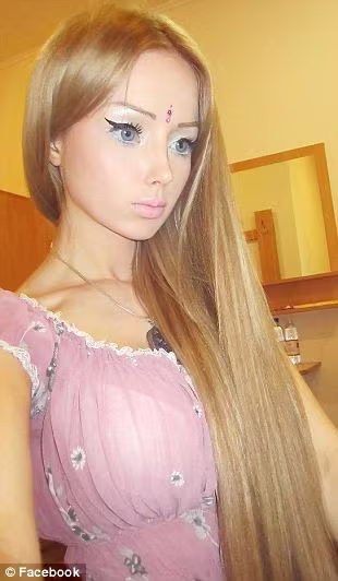 Xôn xao về thiếu nữ giống hệt búp bê Barbie ảnh 3 Xôn xao về thiếu nữ giống hệt búp bê Barbie ảnh 3
