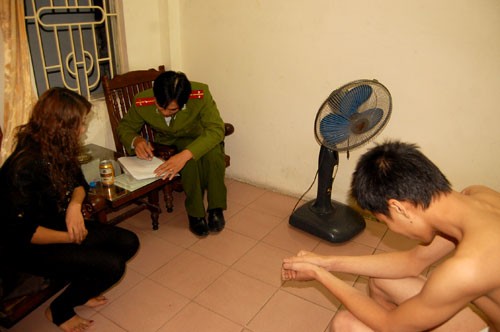 Người bán dâm và mua dâm đều phải bị xử lý ngang nhau! ảnh 1 Người bán dâm và mua dâm đều phải bị xử lý ngang nhau! ảnh 1