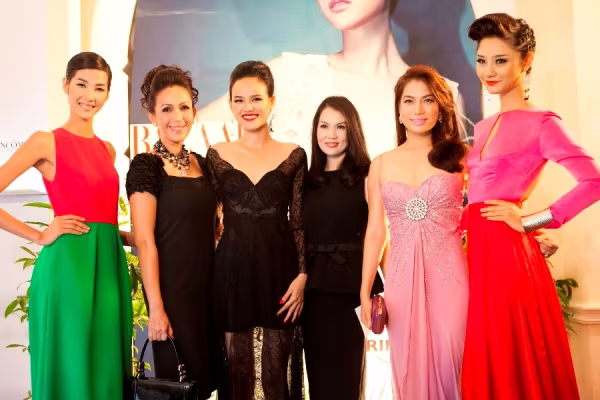 Sao Việt cùng chung tay vì phụ nữ nghèo ảnh 2 Sao Việt cùng chung tay vì phụ nữ nghèo ảnh 2