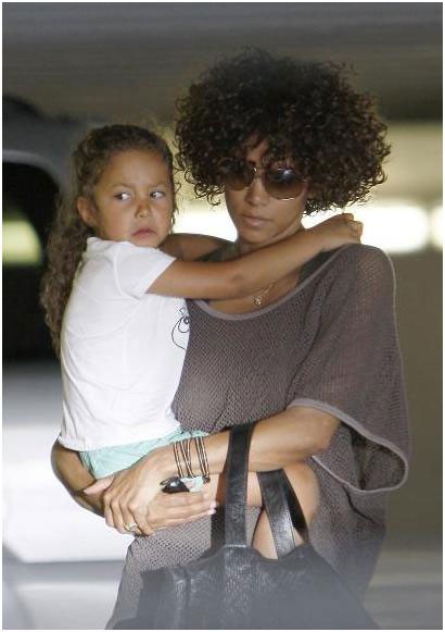 Halle Berry bị chấn thương khi đang đóng phim ảnh 1 Halle Berry bị chấn thương khi đang đóng phim ảnh 1