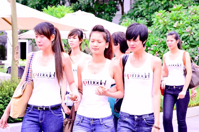 Bị Xuân Lan "lừa", thí sinh Top Model khóc nức nở ảnh 3