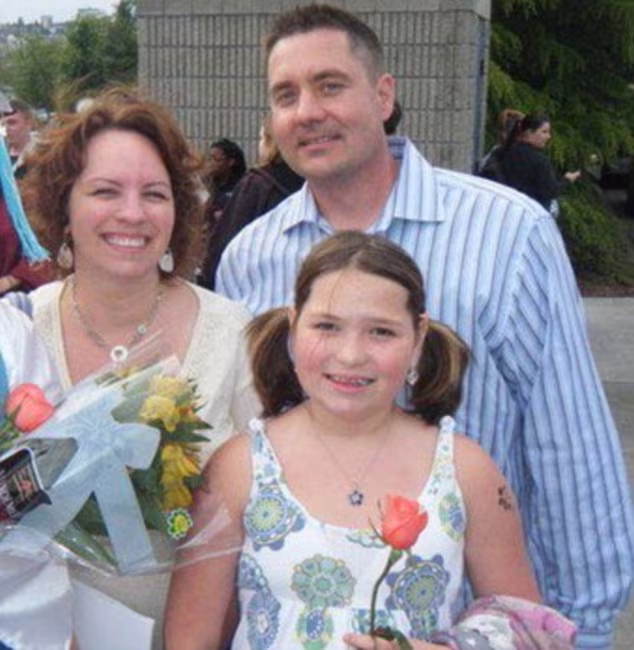 Nợ tiền thuế, chồng nhẫn tâm bắn chết vợ và con gái 11 tuổi ảnh 1