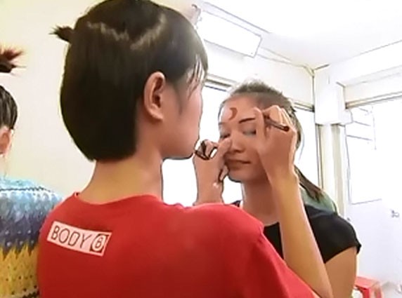 Thí sinh Next top làm xấu nhau để giải trí ảnh 3 Thí sinh Next top làm xấu nhau để giải trí ảnh 3