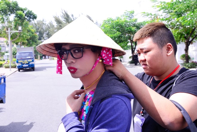 Hết mặc váy, nam giám khảo Top model lại giả gái gây sốc ảnh 3 Hết mặc váy, nam giám khảo Top model lại giả gái gây sốc ảnh 3