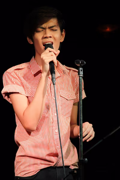 Sau scandal tình ái, "hoàng tử The Voice" say sưa luyện tập ảnh 5 Sau scandal tình ái, "hoàng tử The Voice" say sưa luyện tập ảnh 5