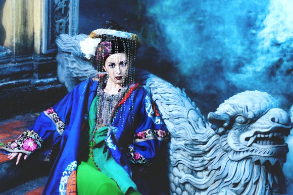 Hết mặc áo lông chim, thí sinh Top model lại hóa thân thành vương tần ảnh 9 Hết mặc áo lông chim, thí sinh Top model lại hóa thân thành vương tần ảnh 9