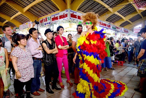 Hết mặc áo lông chim, thí sinh Top model lại hóa thân thành vương tần ảnh 1 Hết mặc áo lông chim, thí sinh Top model lại hóa thân thành vương tần ảnh 1