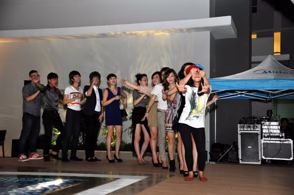 Thí sinh Giọng hát Việt "quậy" hết cỡ với Gangnam Style ảnh 2 Thí sinh Giọng hát Việt "quậy" hết cỡ với Gangnam Style ảnh 2