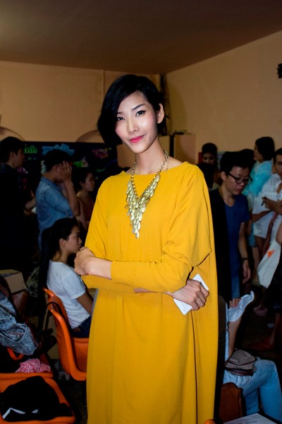 Hoàng Thùy dắt tay "đàn em" vào nghề ảnh 2 Hoàng Thùy dắt tay "đàn em" vào nghề ảnh 2