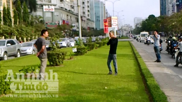 Phê ma túy đá, nam thanh niên tự dùng mảnh sành cứa cổ ảnh 1 Phê ma túy đá, nam thanh niên tự dùng mảnh sành cứa cổ ảnh 1