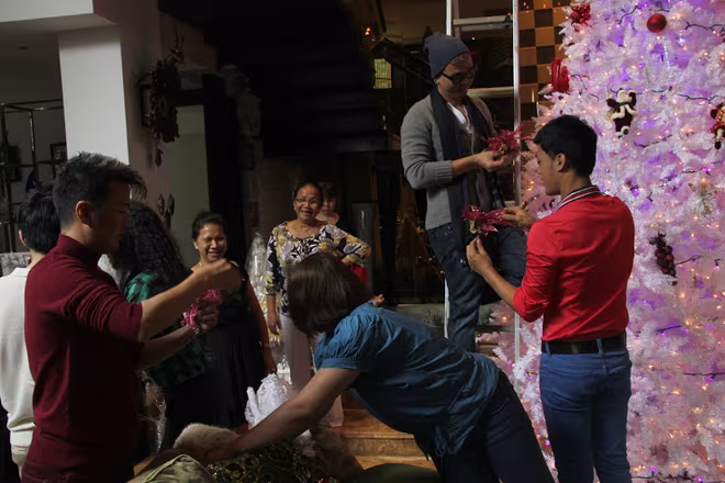 Đàm Vĩnh Hưng cùng học trò tung "hit" mới, đón Noel hoành tráng ảnh 3 Đàm Vĩnh Hưng cùng học trò tung "hit" mới, đón Noel hoành tráng ảnh 3