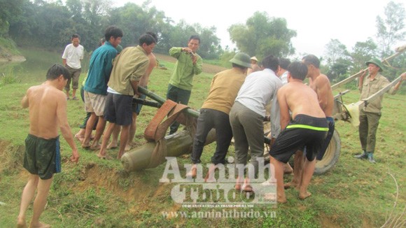 Nghệ An: Phát hiện và xử lý an toàn quả bom dài 1,6m ảnh 1 Nghệ An: Phát hiện và xử lý an toàn quả bom dài 1,6m ảnh 1