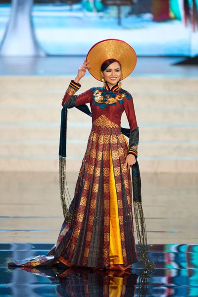 Áo dài của Diễm Hương lọt Top trang phục dân tộc đẹp nhất ảnh 1 Áo dài của Diễm Hương lọt Top trang phục dân tộc đẹp nhất ảnh 1