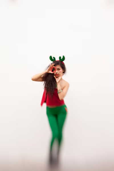 Đồng Lan tung MV Giáng sinh "đấu" với Hồ Ngọc Hà ảnh 4 Đồng Lan tung MV Giáng sinh "đấu" với Hồ Ngọc Hà ảnh 4