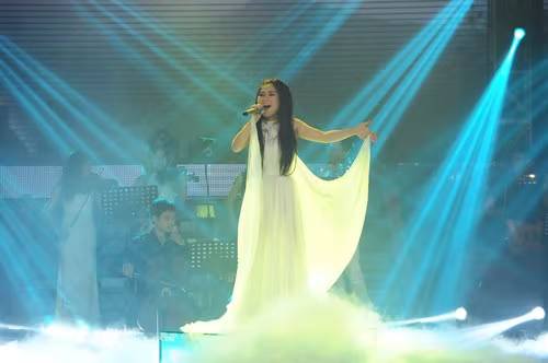 17 tuổi - Hương Tràm thành Quán quân Giọng hát Việt 2012 ảnh 1 17 tuổi - Hương Tràm thành Quán quân Giọng hát Việt 2012 ảnh 1