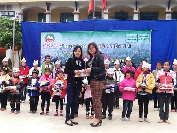 Mang hơi ấm cho trẻ em nghèo vùng núi ảnh 3 Mang hơi ấm cho trẻ em nghèo vùng núi ảnh 3