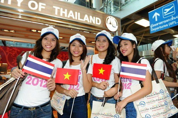 Thí sinh Miss Teen gây "náo loạn" sân bay Thái Lan ảnh 2 Thí sinh Miss Teen gây "náo loạn" sân bay Thái Lan ảnh 2