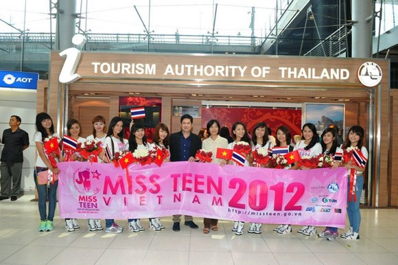 Thí sinh Miss Teen gây "náo loạn" sân bay Thái Lan ảnh 8 Thí sinh Miss Teen gây "náo loạn" sân bay Thái Lan ảnh 8