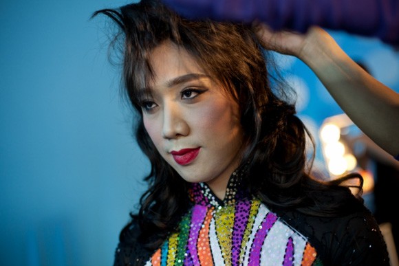 Trấn Thành điêu luyện "hô biến" thành nữ giới ảnh 2 Trấn Thành điêu luyện "hô biến" thành nữ giới ảnh 2
