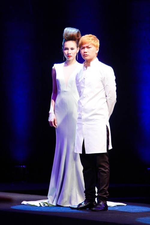 Project Runway "bê" tháp Eiffel lên sân khấu đêm chung kết ảnh 1 Project Runway "bê" tháp Eiffel lên sân khấu đêm chung kết ảnh 1