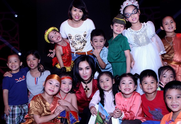 Diva Thanh Lam ngồi "ghế nóng" Đồ Rê Mí đôi 2013 ảnh 2 Diva Thanh Lam ngồi "ghế nóng" Đồ Rê Mí đôi 2013 ảnh 2