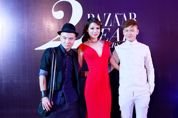Trương Ngọc Ánh diện váy đỏ quyến rũ, dự tiệc cùng nhà thiết kế trẻ ảnh 3 Trương Ngọc Ánh diện váy đỏ quyến rũ, dự tiệc cùng nhà thiết kế trẻ ảnh 3