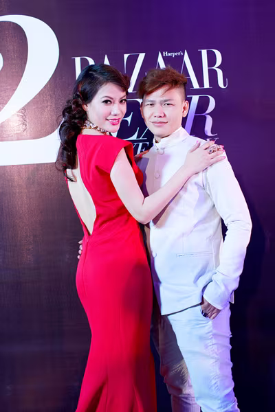 Trương Ngọc Ánh diện váy đỏ quyến rũ, dự tiệc cùng nhà thiết kế trẻ ảnh 1 Trương Ngọc Ánh diện váy đỏ quyến rũ, dự tiệc cùng nhà thiết kế trẻ ảnh 1