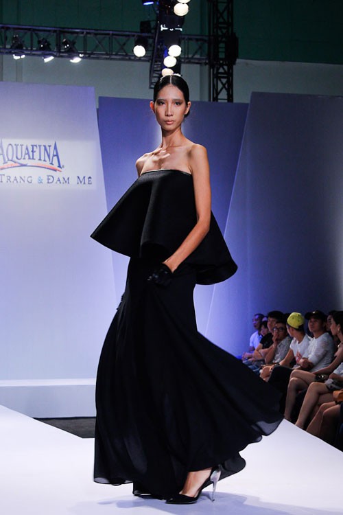 Mỹ Tâm tự tin "lấn sân" sàn catwalk ảnh 9 Mỹ Tâm tự tin "lấn sân" sàn catwalk ảnh 9