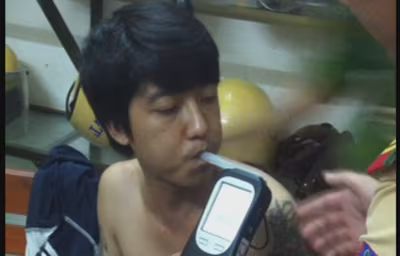 Ma men đưa lối, tài xế xe kéo đánh võng trên đường ảnh 1 Ma men đưa lối, tài xế xe kéo đánh võng trên đường ảnh 1