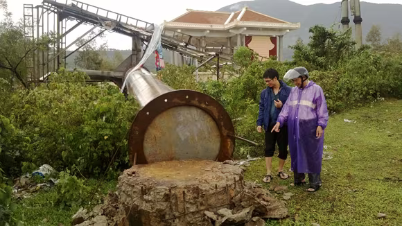 Hàng nghìn ngôi nhà tốc mái, 18 người bị thương do bão ảnh 3 Hàng nghìn ngôi nhà tốc mái, 18 người bị thương do bão ảnh 3