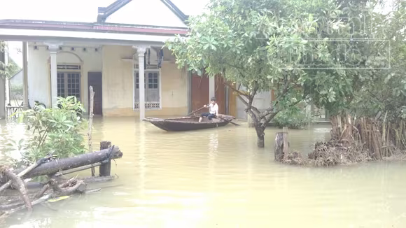 Hồ đập đồng loạt xả lũ, bờ kè tan hoang, nhà cửa ngập lụt ảnh 7