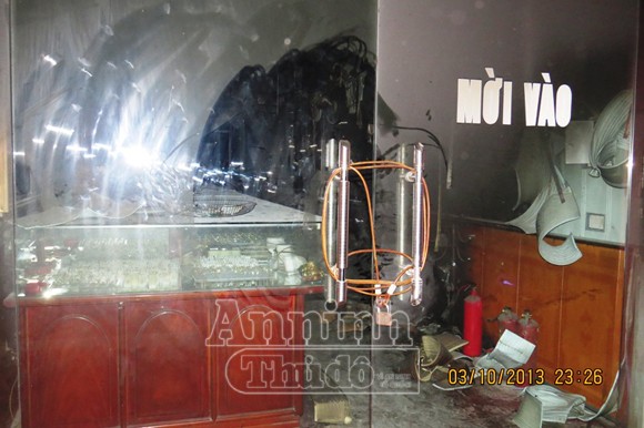 Xách xăng đi "đổi" vàng, bị lửa thiêu chết tại chỗ ảnh 1 Xách xăng đi "đổi" vàng, bị lửa thiêu chết tại chỗ ảnh 1