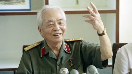 Những người cuối cùng được vào viếng Đại tướng Võ Nguyên Giáp ảnh 49 Những người cuối cùng được vào viếng Đại tướng Võ Nguyên Giáp ảnh 49