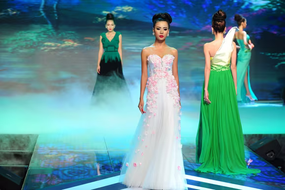 Lan Khuê lên ngôi trong đêm chung kết Siêu mẫu còn nhiều sạn! ảnh 16 Lan Khuê lên ngôi trong đêm chung kết Siêu mẫu còn nhiều sạn! ảnh 16