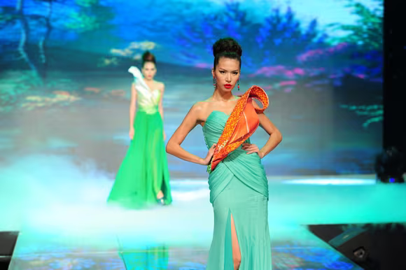 Lan Khuê lên ngôi trong đêm chung kết Siêu mẫu còn nhiều sạn! ảnh 17 Lan Khuê lên ngôi trong đêm chung kết Siêu mẫu còn nhiều sạn! ảnh 17