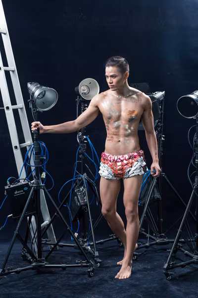 Siêu mẫu Việt Nam thử sức với thời trang bao cao su ảnh 14