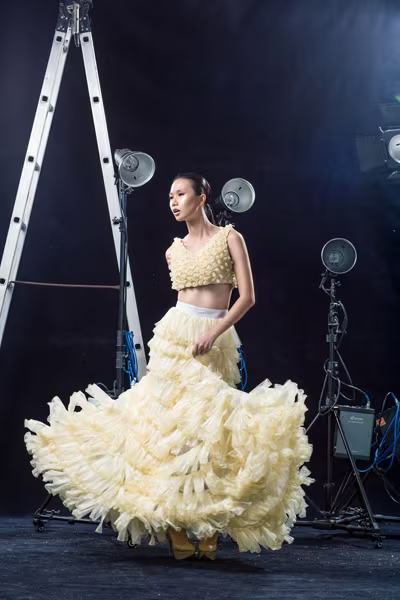 Siêu mẫu Việt Nam thử sức với thời trang bao cao su ảnh 15