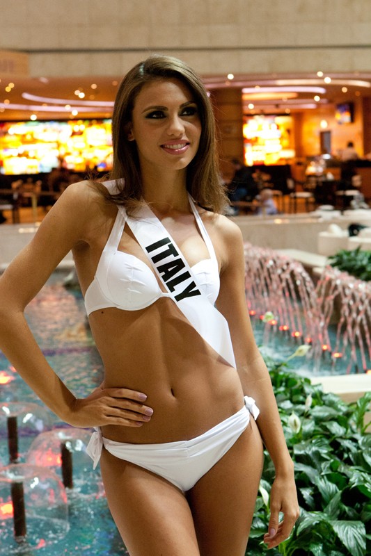 Trương Thị May diện bikini "độc" nhất Hoa hậu Hoàn Vũ 2013 ảnh 8 Trương Thị May diện bikini "độc" nhất Hoa hậu Hoàn Vũ 2013 ảnh 8